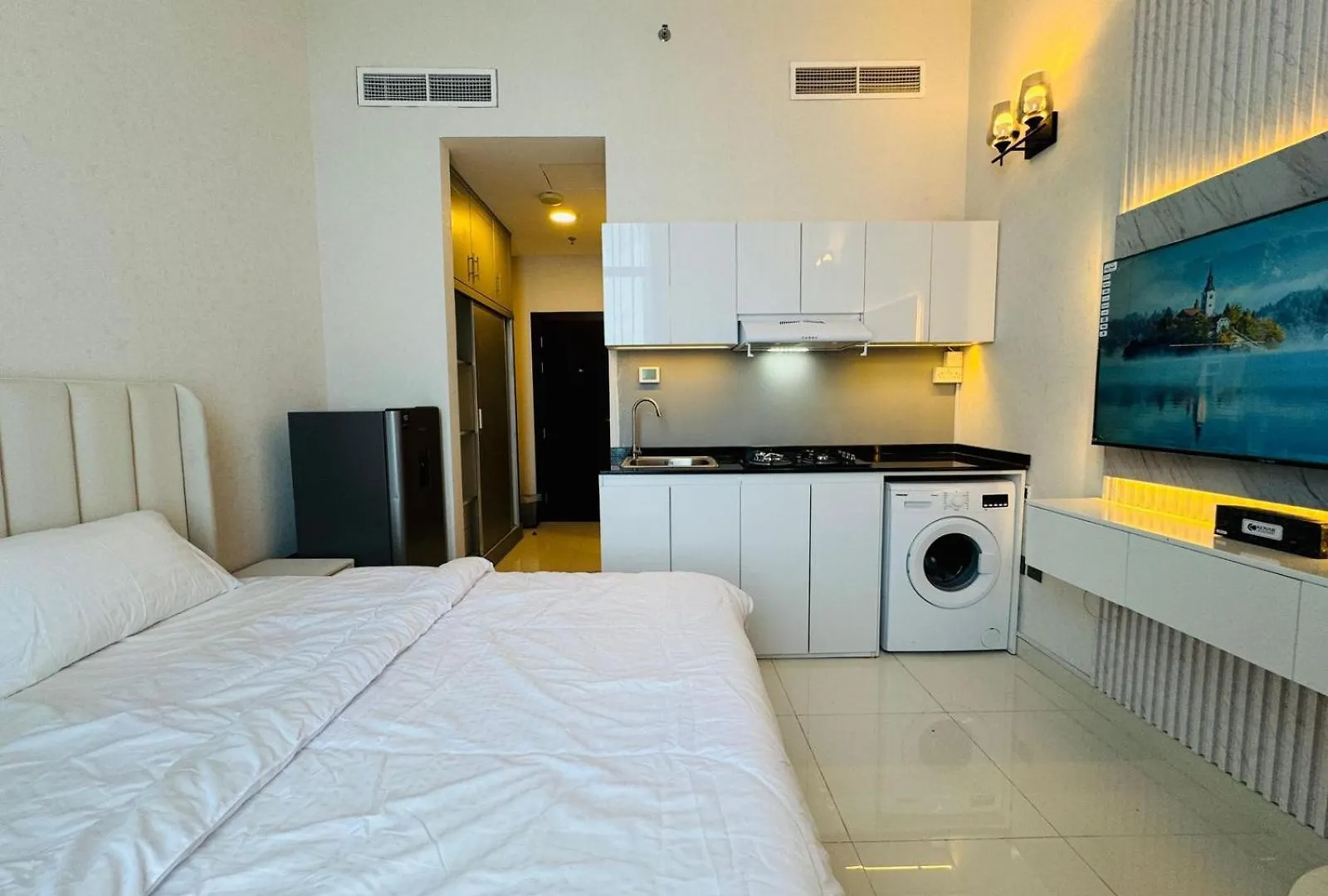 Al Manara Premium Deluxe Sheikh Zayed View Studio Dubai Apartment