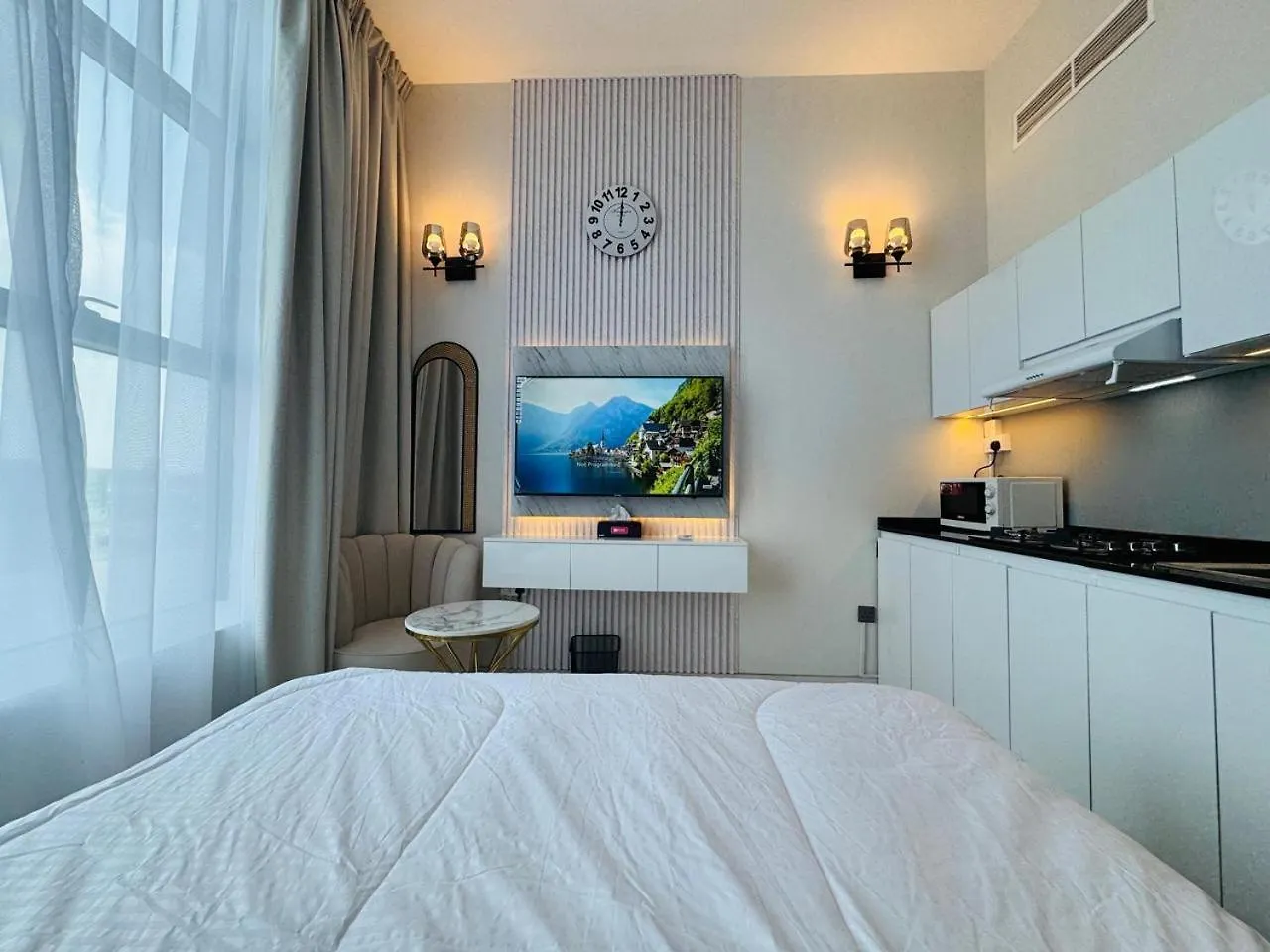 Al Manara Premium Deluxe Sheikh Zayed View Studio Dubai