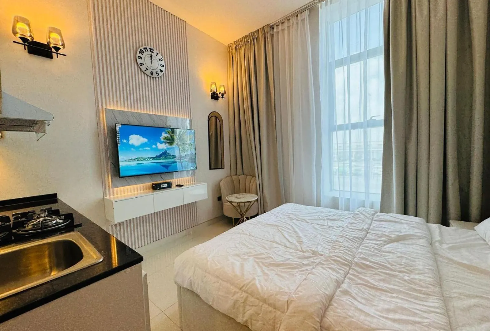 Al Manara Premium Deluxe Sheikh Zayed View Studio Dubai